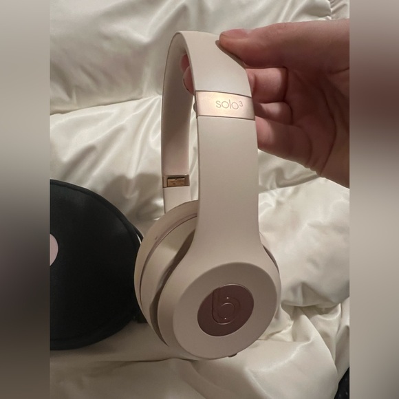 Beats by Dr. Dre - Beats Solo3 Wireless On Ear Headphones - Rare Light Baby Pink - Picture 6 of 8